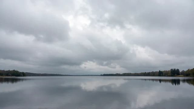 Overcast visual illustration - Meaning in Italian (coperto)